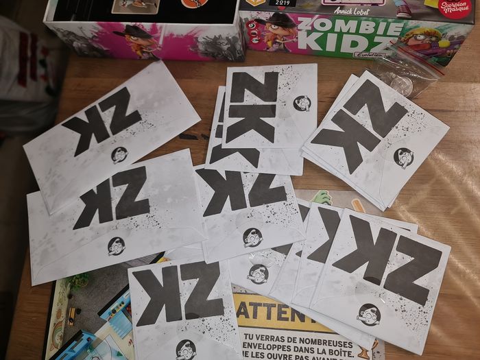 Proche du neuf jeu de société Zombie Kidz des éditions Scorpion Masqué - photo numéro 2