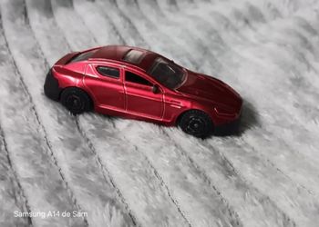 Voiture bordeaux