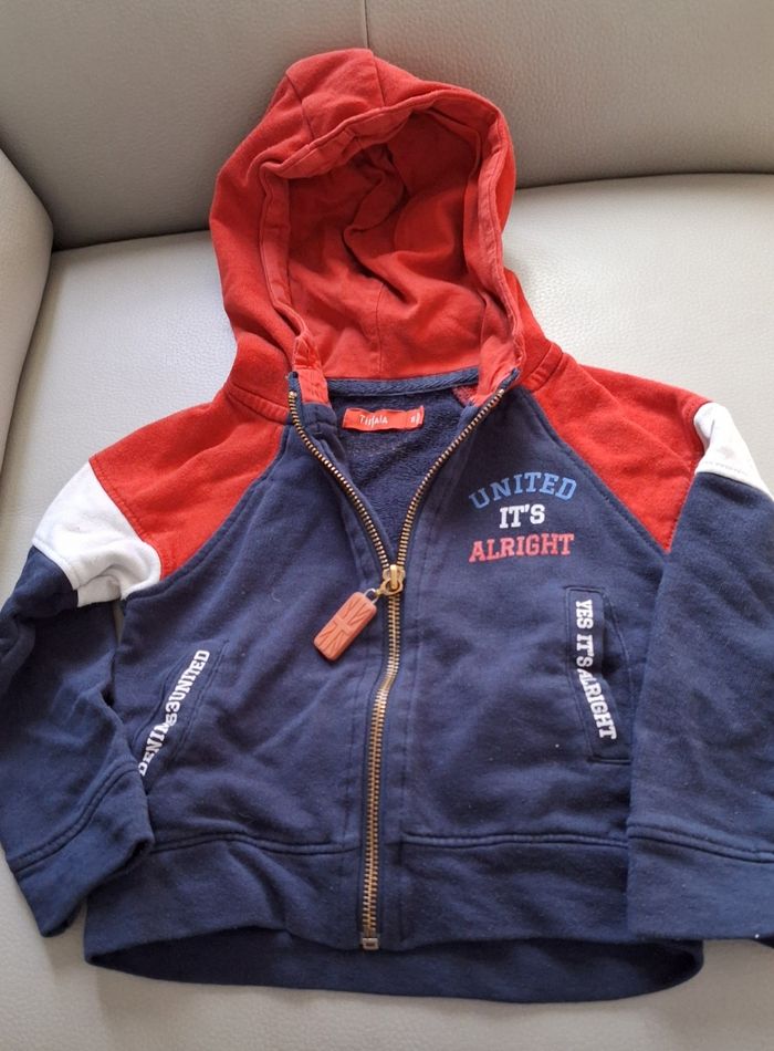Sweat zippé à capuche à fermeture éclair