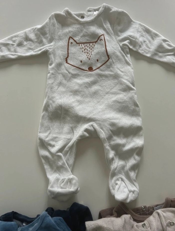 Lot 9 pyjamas hiver 6 mois - photo numéro 2