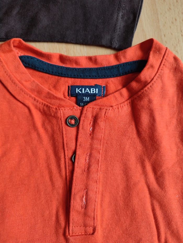 Lot 2 t-shirts manches courtes et longues orange col tunisien et marron neufs Kiabi en 3M - photo numéro 2