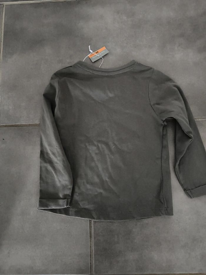 T-shirt manches longues neuf 12 mois - photo numéro 3