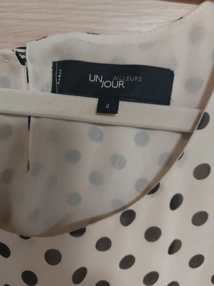 Tee-shirt beige a volant et pois noir - photo numéro 3