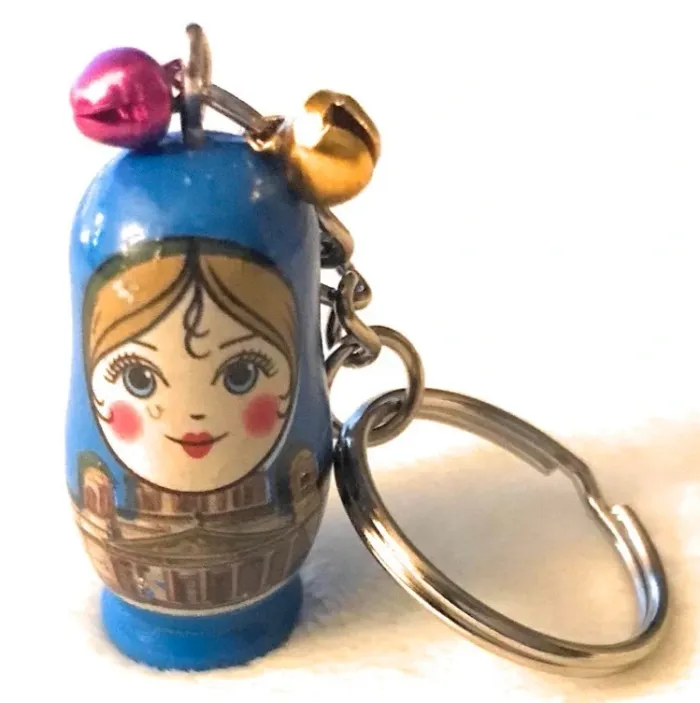 Porte-clés, Bijou de sac Poupées Russes Matryoshka en Bois - Couleur Bleu + Motif Monument