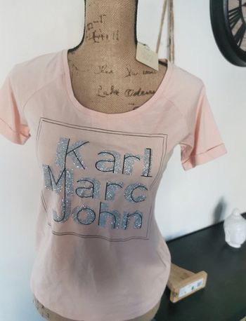 T-shirt.