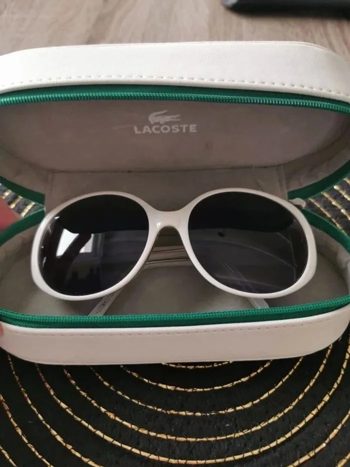 Lunette femme Lacoste