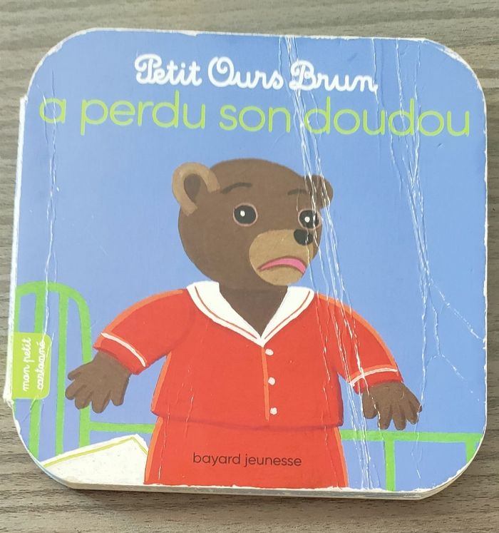 Petit ours brun a perdu son doudou