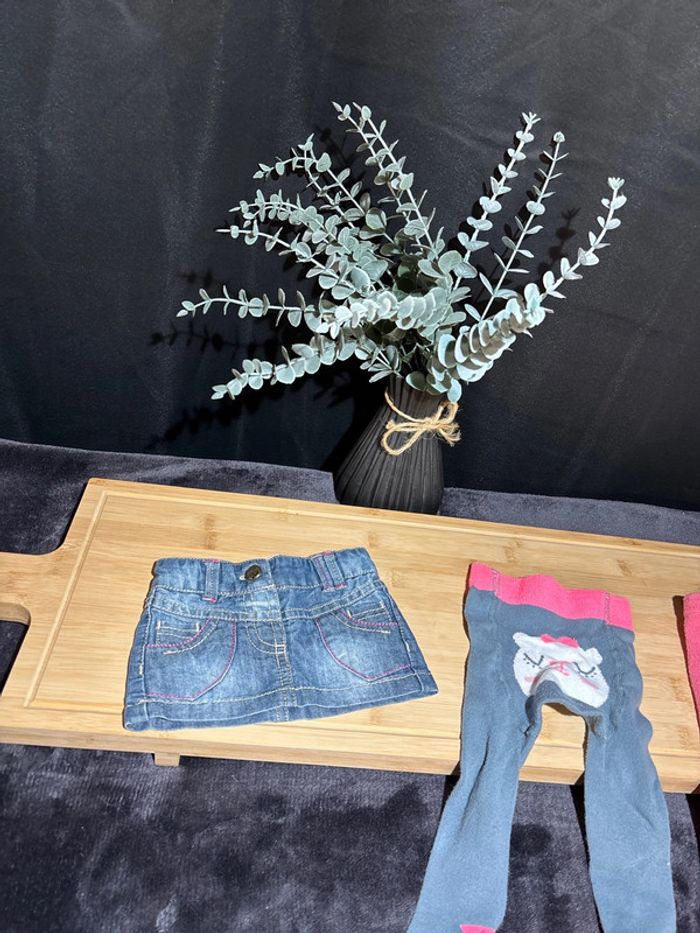 Jupe en jeans fille taille 3 mois + 2 paires de collant - photo numéro 2