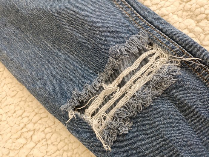 NEUF Jean Levi's Relaxed Fit 550 vintage déchiré aux genoux – taille 4M - photo numéro 2