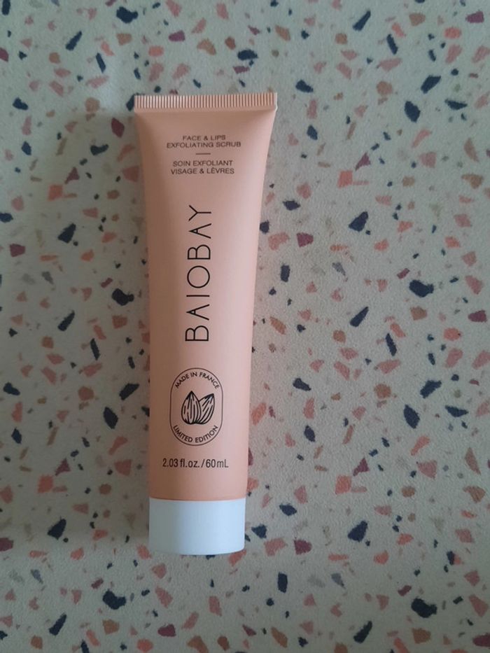 Soin exfoliant 2-en-1 _ Visage et Lèvres- Baiobay