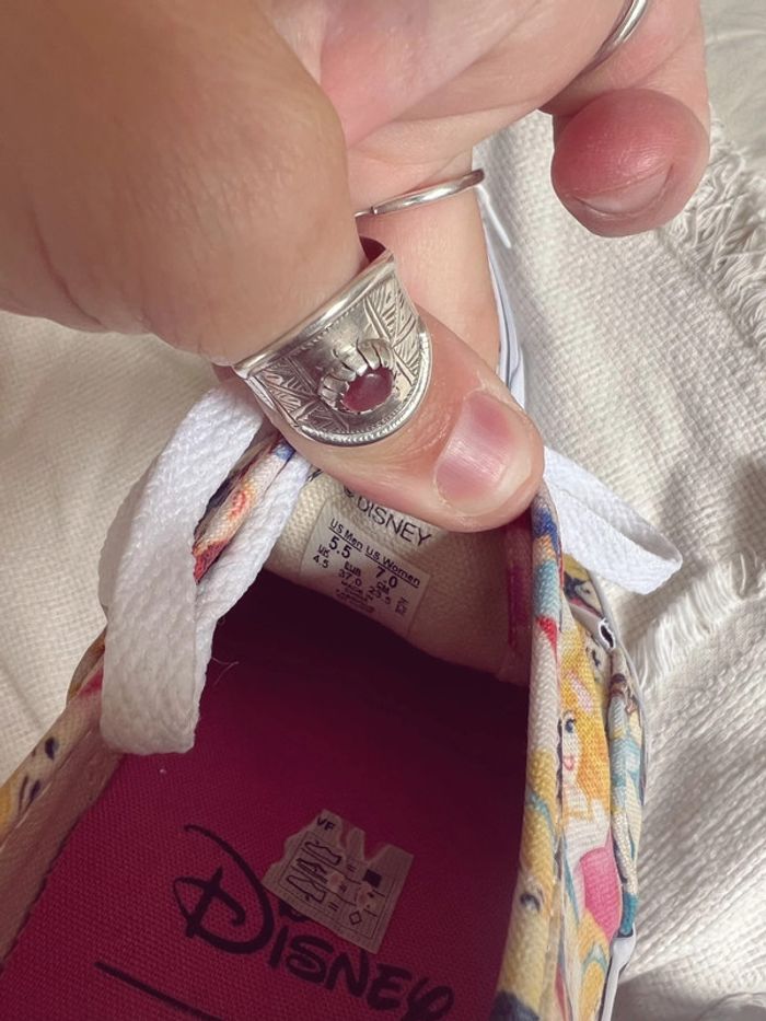 Baskets Vans x Disney princesses – Taille 37 - photo numéro 7