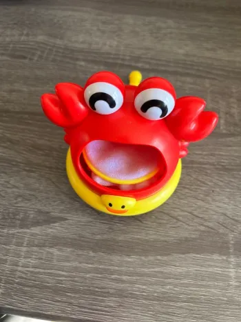 Crabe bain fait des bulles