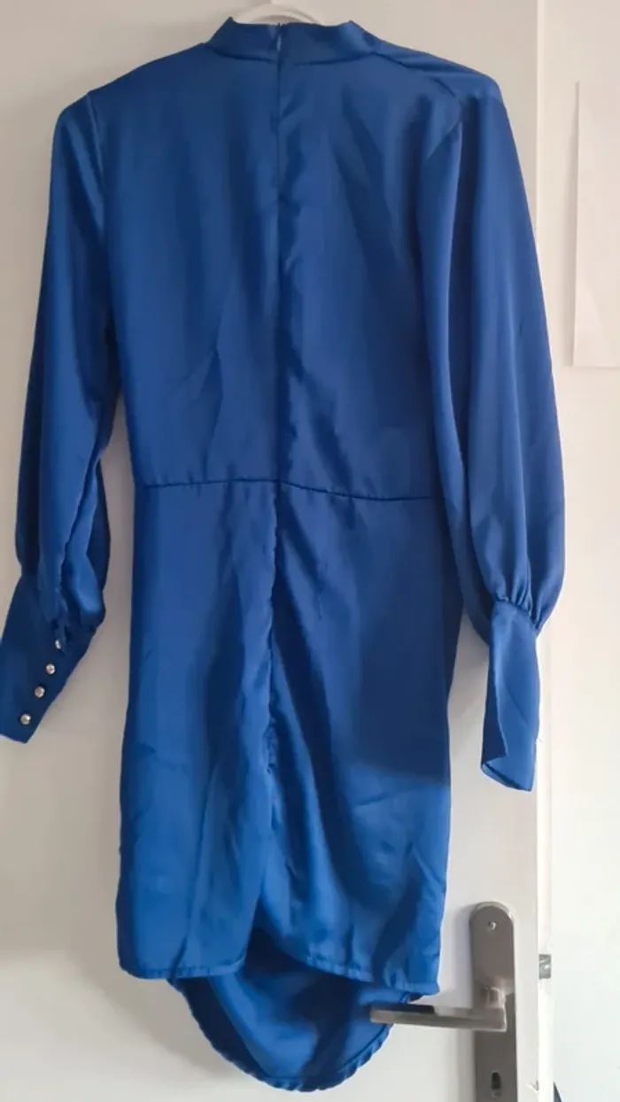 Robe en satin - photo numéro 3