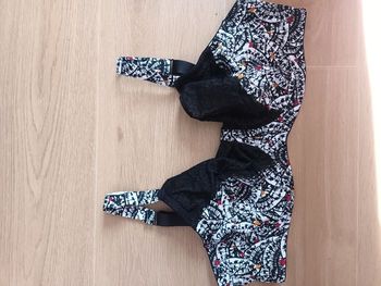 Soutien gorge 100E noir blanc neuf avec armature sans mousse