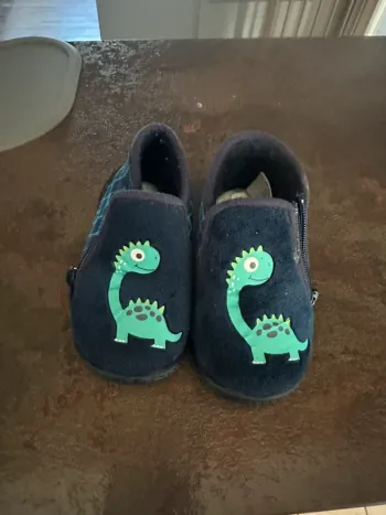 Chausson et chaussure taille 19