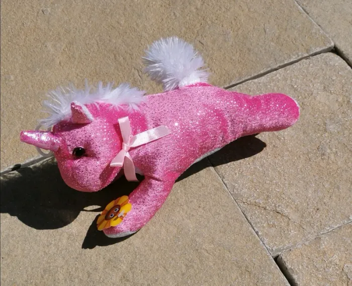 Petite peluche licorne neuve