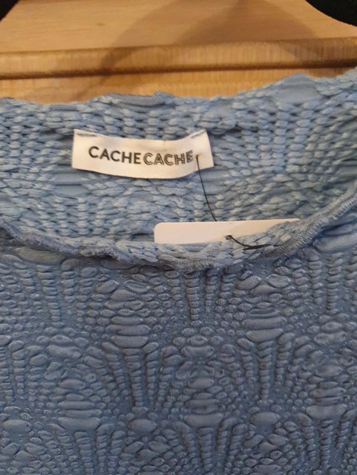 Très joli haut bleu cache cache en relief taille S - photo numéro 3