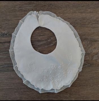 Bavoir ancien cousu et brodé main