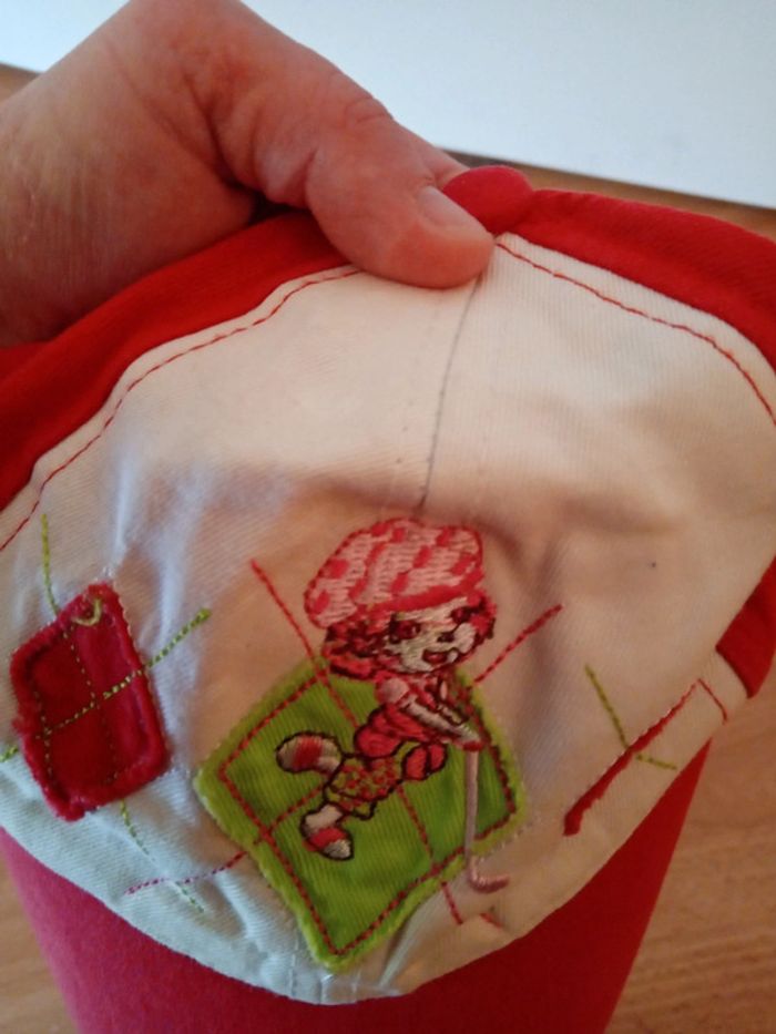 Jolie casquette rouge et blanche - photo numéro 4