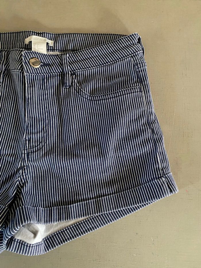 Short H&M marine et blanc à rayures style marinière taille 34 - photo numéro 3