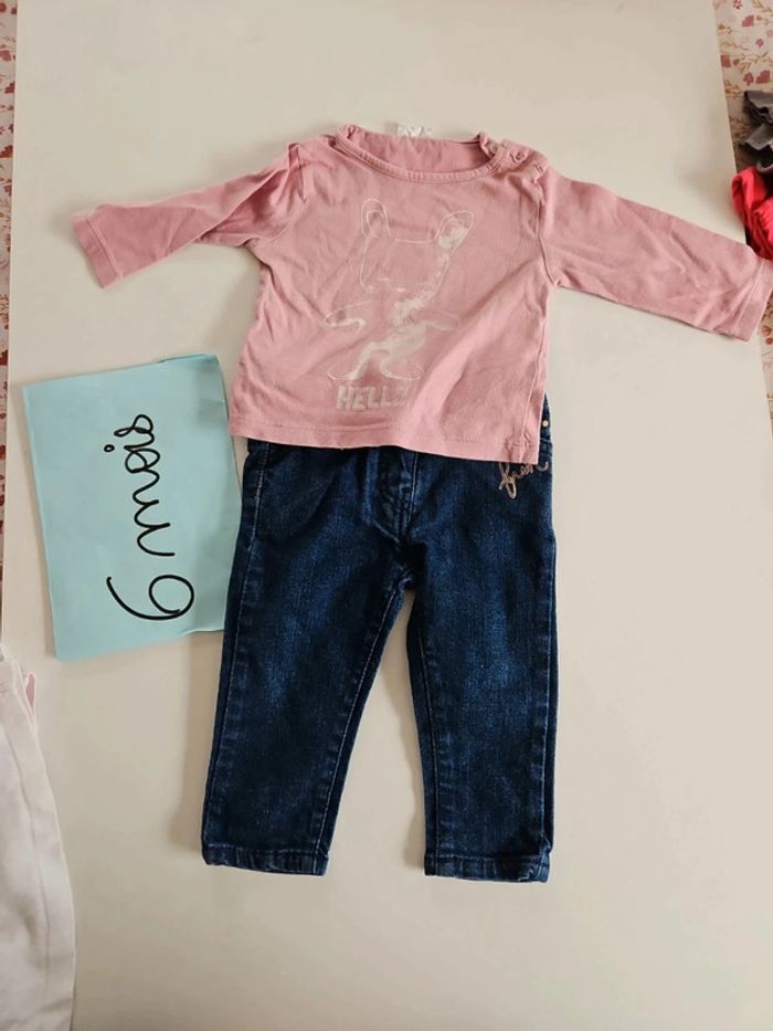 lot jeans taille 6 mois + pull manche rose taille 6 mois kiabi