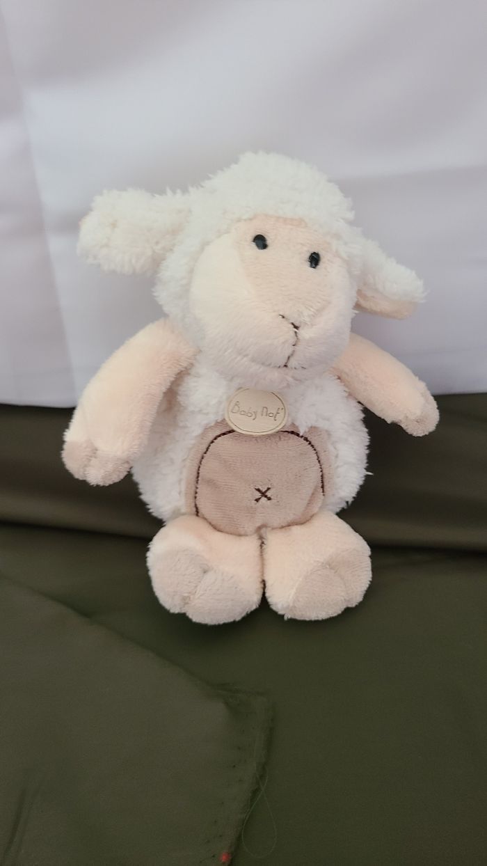 Doudou Mouton Beige Blanc Croix BABY NAT