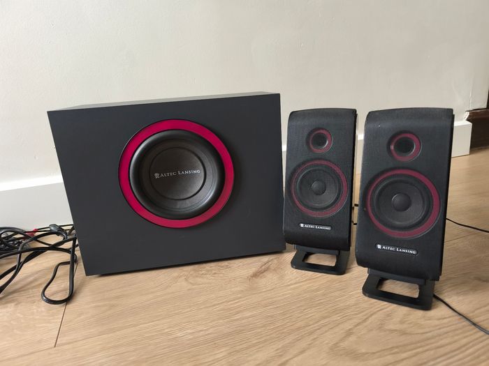 Enceintes et caisson basses pour ordinateur