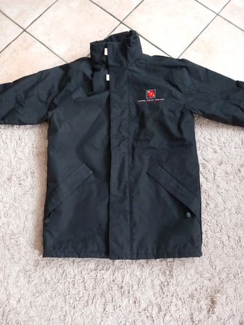 🏘 Blouson Neuf T42  polyester idéal sport d hiver