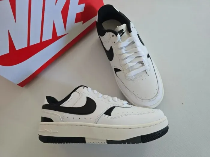 Basket nike dunk noir et blanche