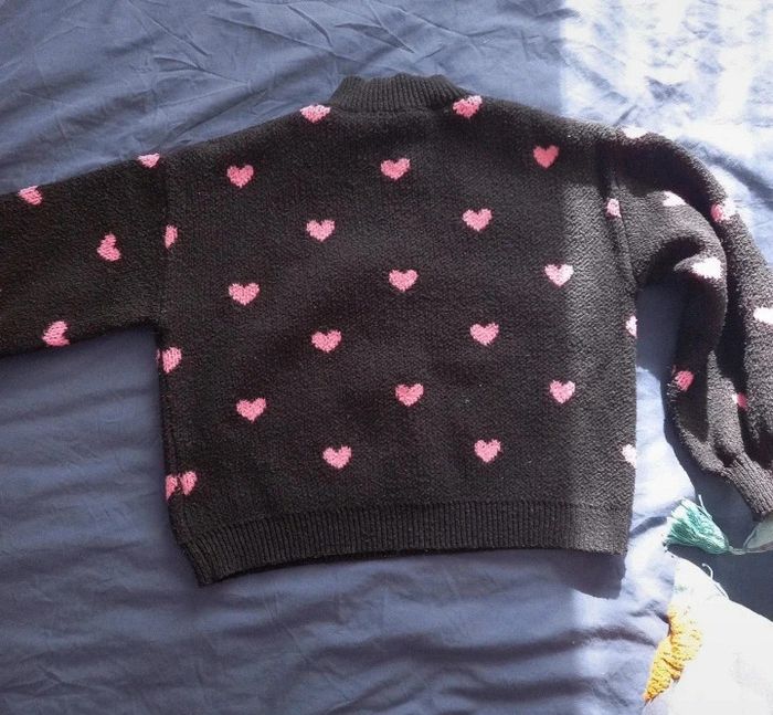 Pull à cœurs roses. Taille S - photo numéro 3