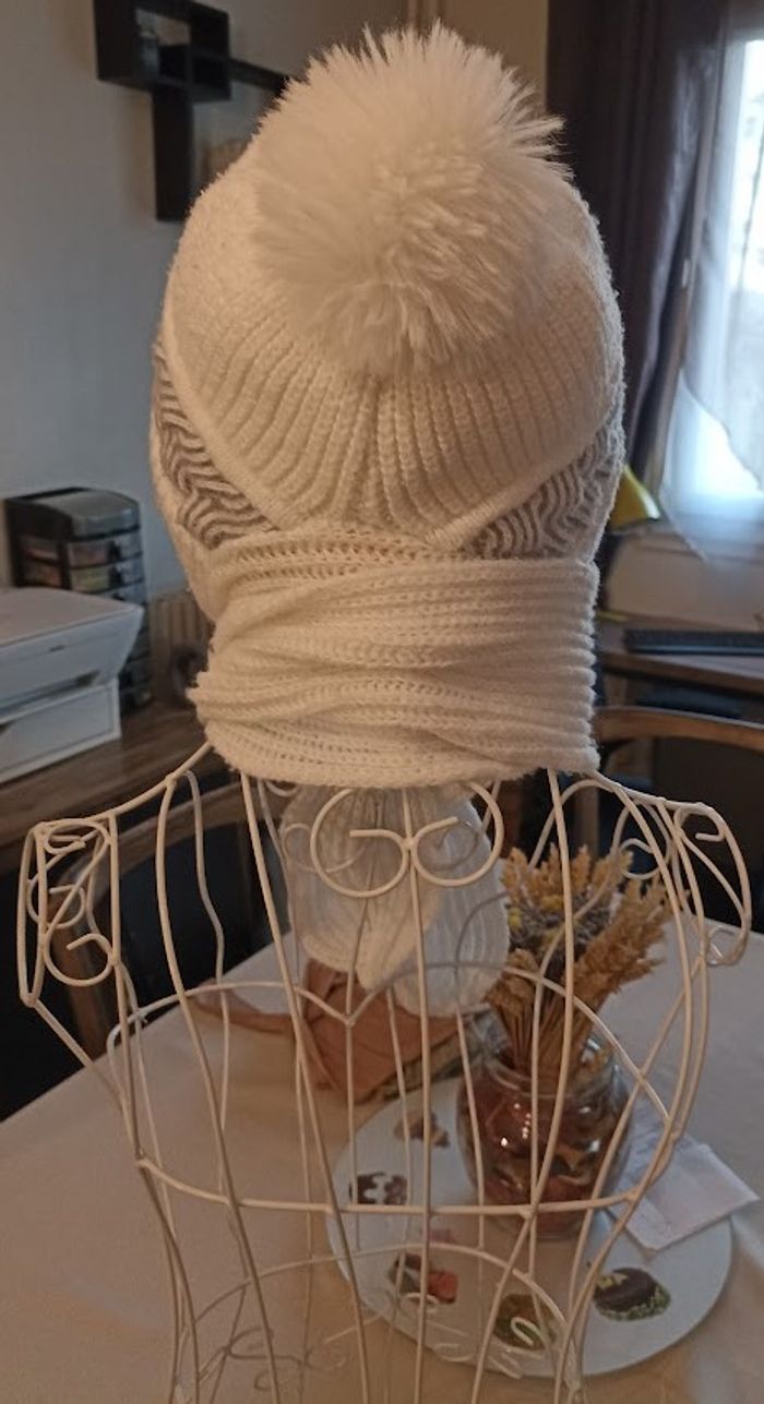 Bonnet fourré et Écharpe 2-en-1 Blanc - Maille Côtelée avec Pompon - Hiver - photo numéro 4