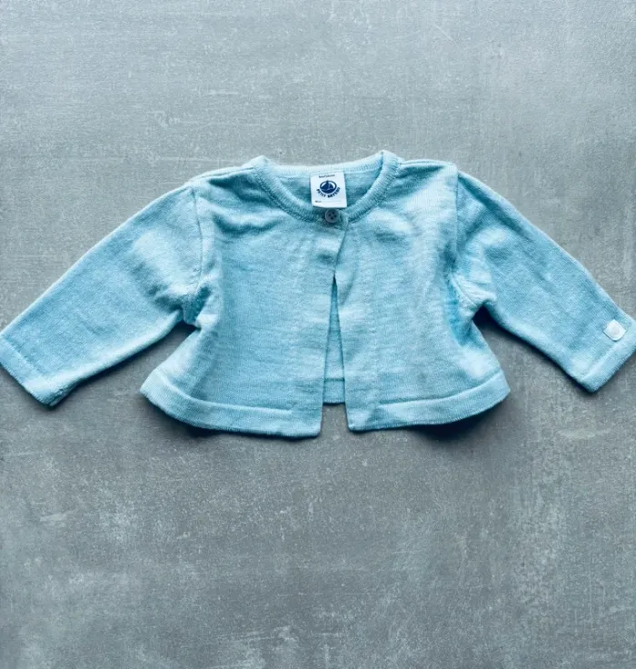 Magnifique gilet bébé bleu ciel Petit bateau