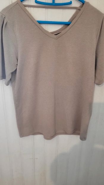 Tshirt beige avec des liserés dores t.M