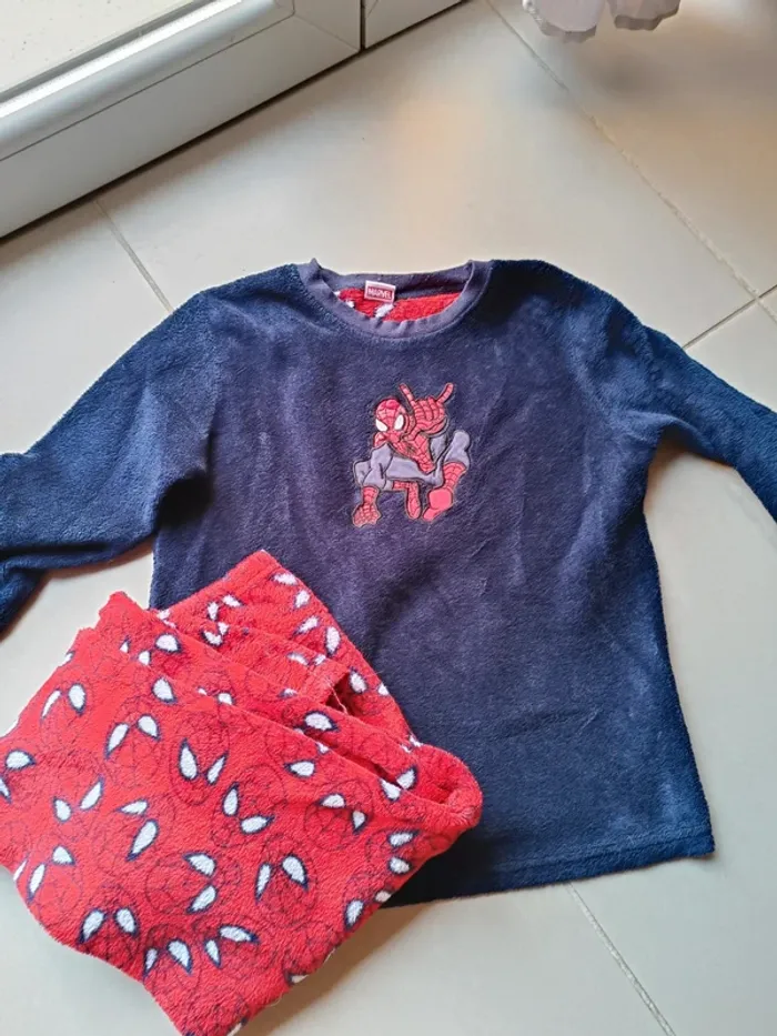 Pyjama polaire taille 9/10 ans