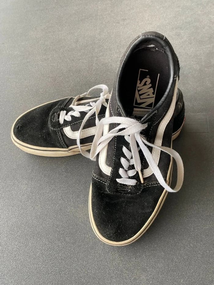 Vans noires et blanches