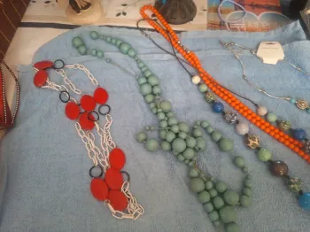 #collier différents couleur