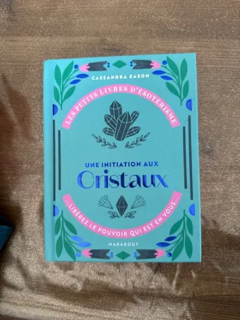 Livre une initiation au cristaux