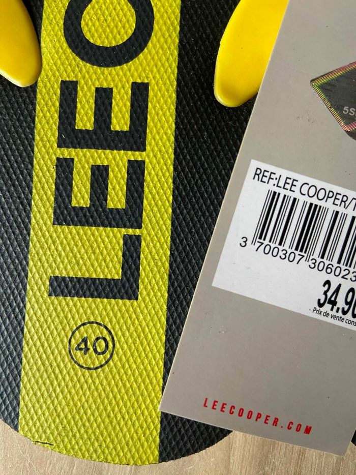 Tong Lee Cooper taille 40 noir et jaune
Neuf - photo numéro 3