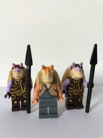 Figurine type lego Jarjar et 2 guerriers Gungans. Star Wars