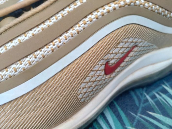 Chaussures baskets Nike Air Max doré et blanc pointure 41 - photo numéro 4