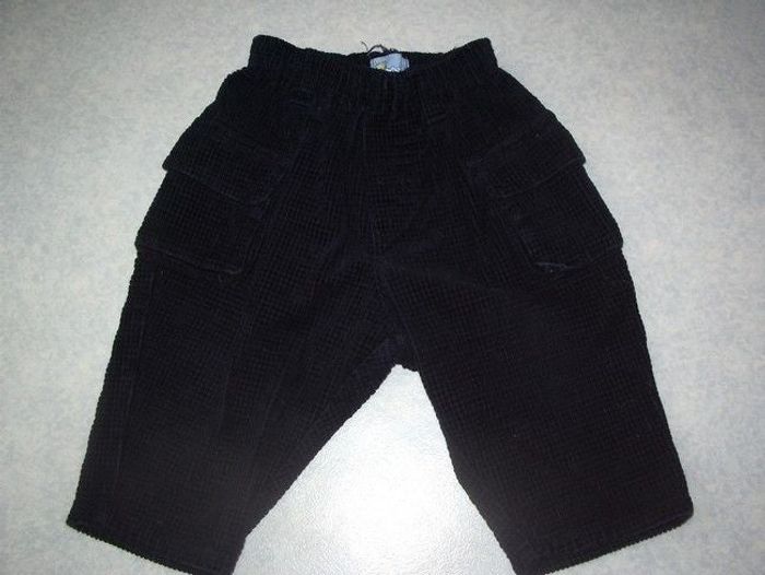 Pantalon noir, en velours, taille élastique avec poches