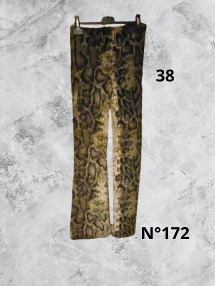 N°172 Pantalon, patte d'éléphant T38. Bershka.