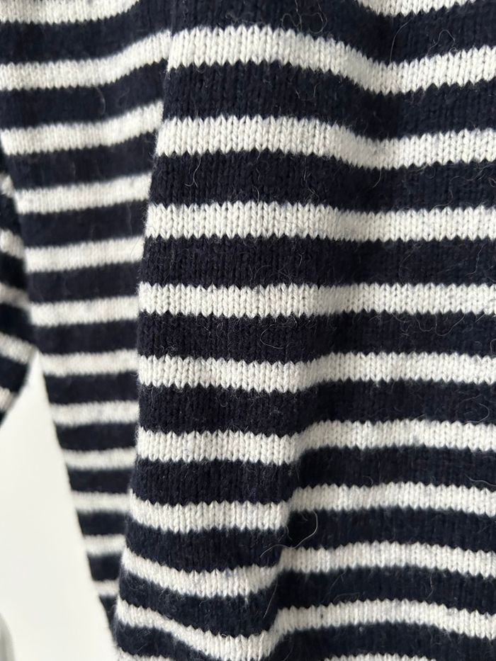 Pull bleu marine et blanc motif hiver Noël manches longues matière laine alpaga H&M M - photo numéro 4