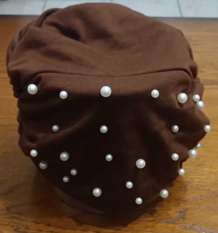 Bonnet femme avec perles - photo numéro 3