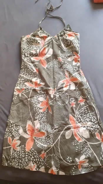 Robe fleurie dos nue