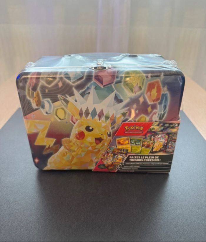 Pokémon coffret coffre aux trésors Valisette Pikachu Téracristal  Neuf Français