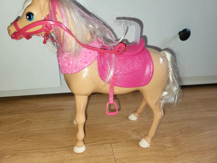 Cheval barbie avec cavalière - photo numéro 2