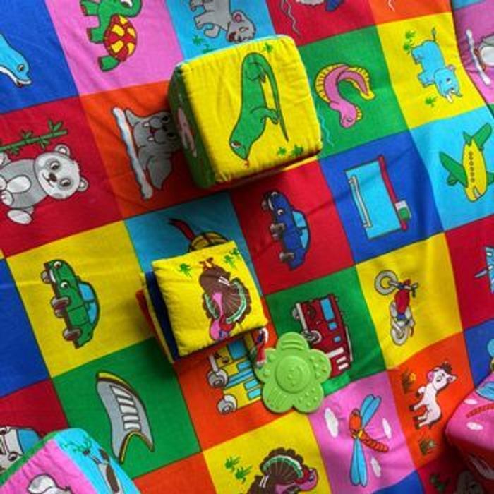 Coffret d'éveil 3 en 1 (tapis, cubes, livre) - photo numéro 5