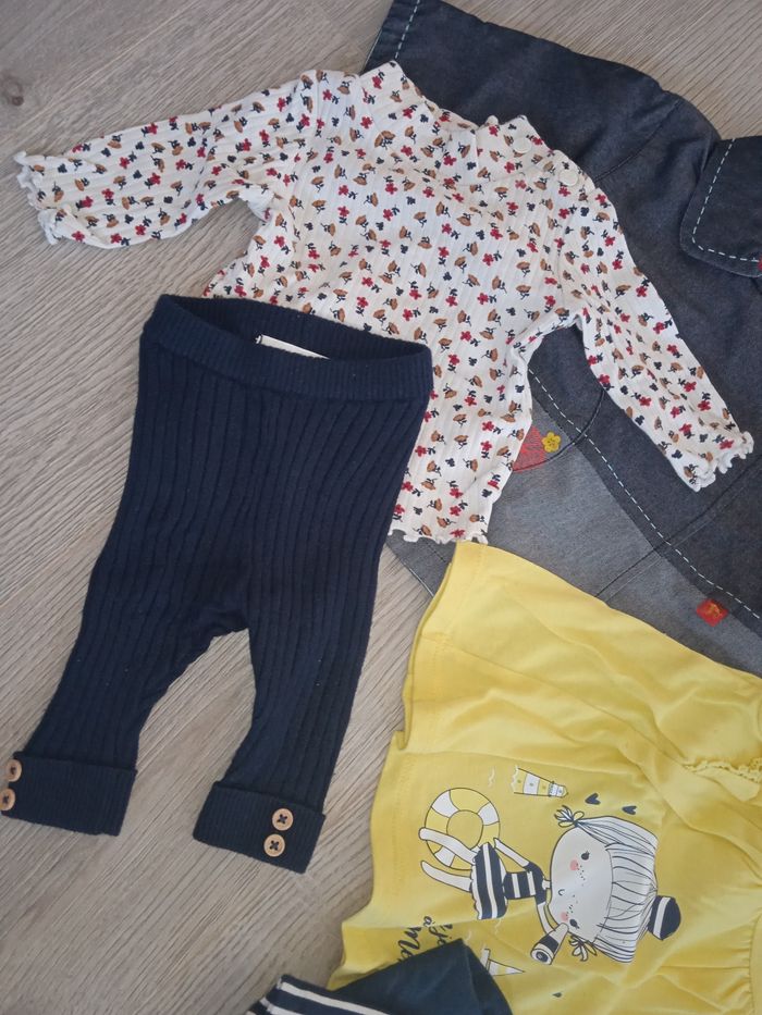 Lot de vêtements fille 3mois - photo numéro 2