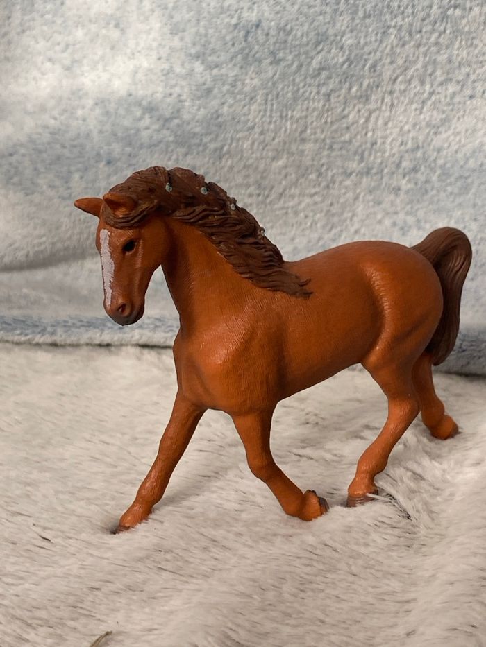 Jument est Poulin shleich - photo numéro 4